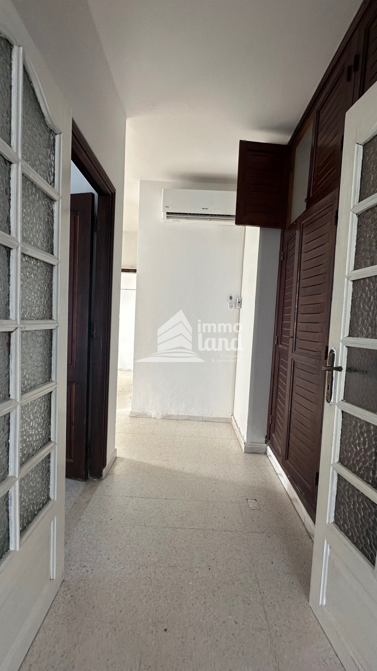 La Marsa Cite Des Juges 2 Location Appart. 3 pices Etage de villa s2 avec entre indpendante