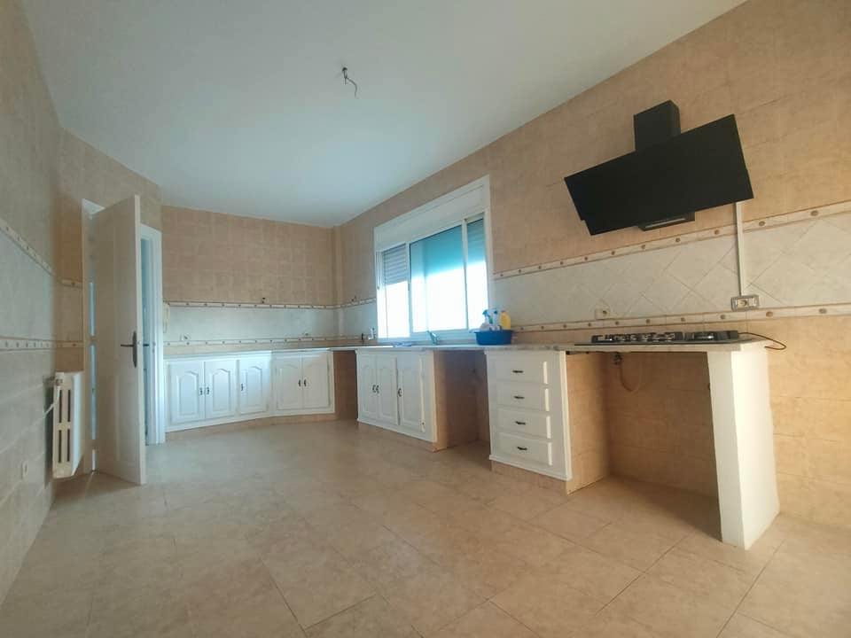 Ariana Ville Cite Ennasr 2 Location Maisons Spacieux etage de villa s4  ennasr