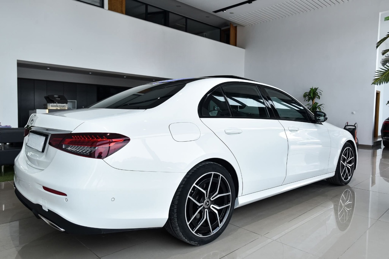 Cite El Khadra El Charguia Mercedes E Mercedes classe e180 amg la reine des routires