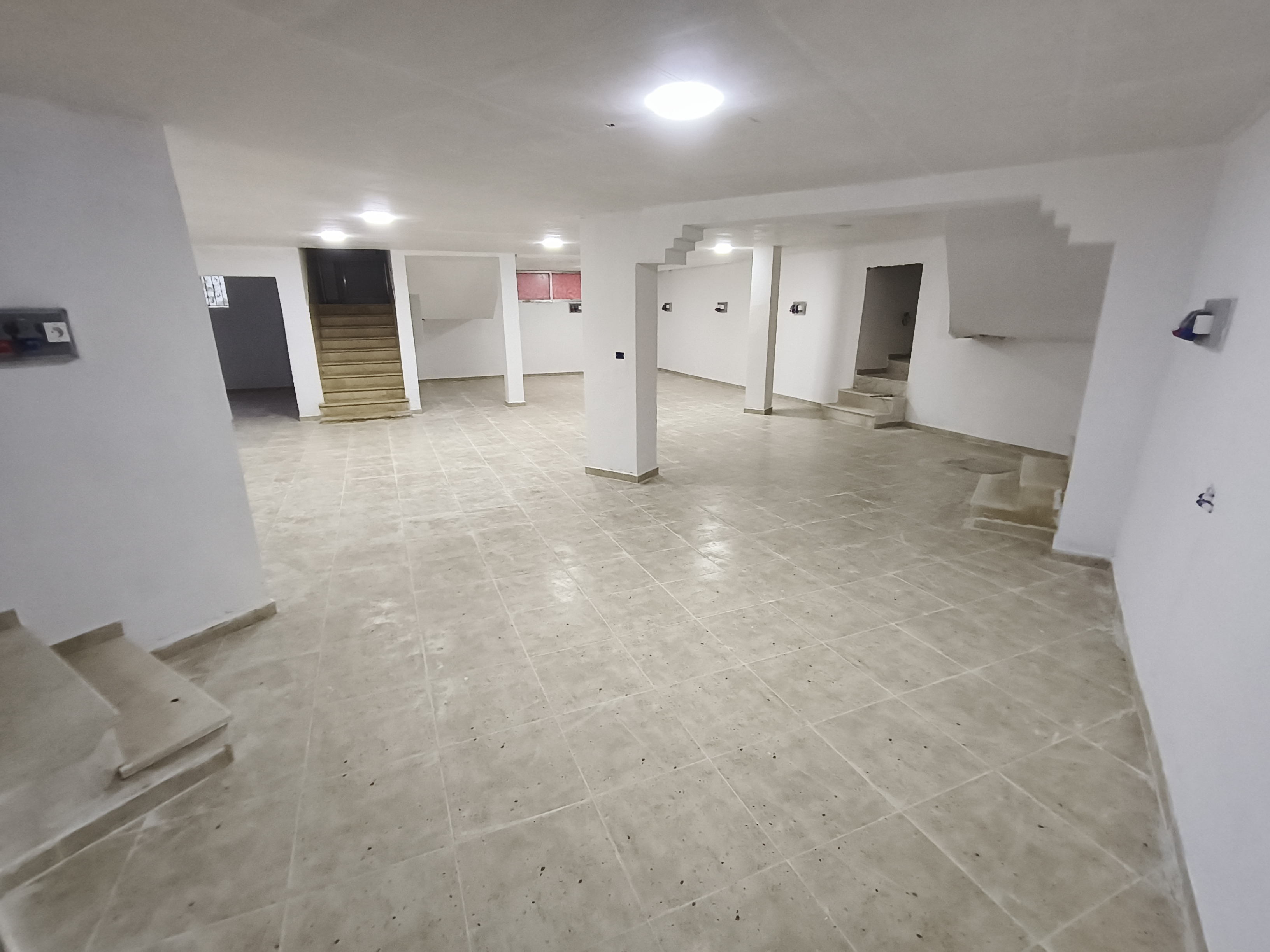 Hammam Chatt Borj Cedria Bureaux & Commerces Atelier,Garage Garage atelier 200 m2 idal pour  projet