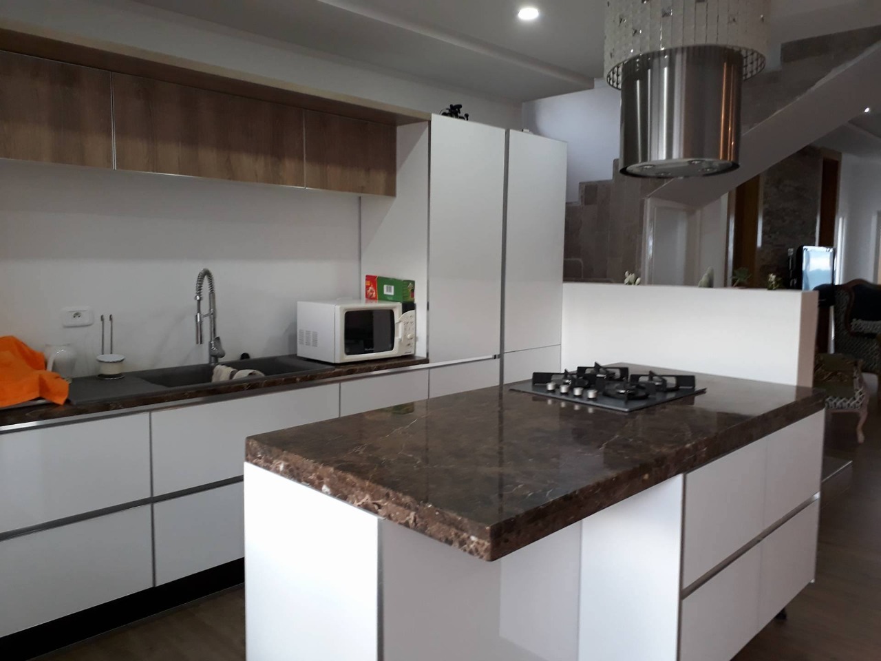 Akouda Chatt Meriem Location Maisons Superbe villa meuble pieds ds l'eau avec piscine