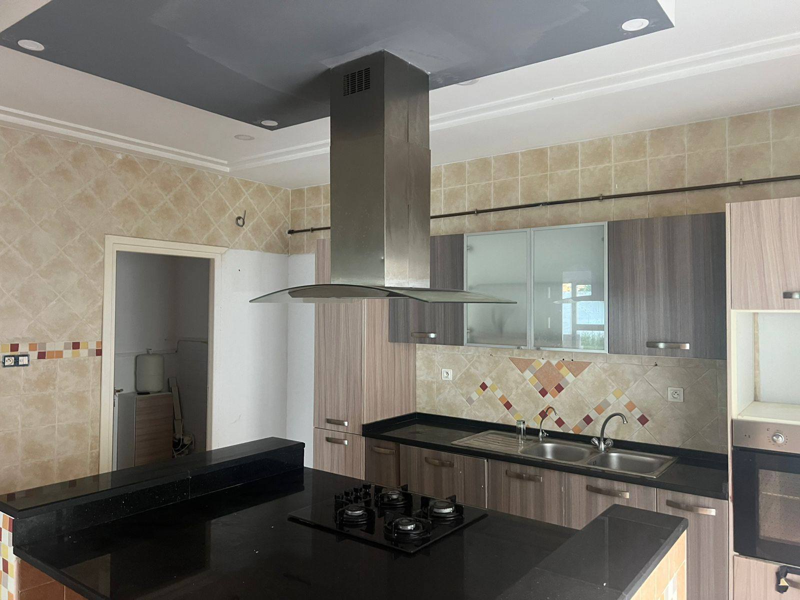 La Soukra Chotrana 2 Location Appart. 4 pices Villa avec piscine