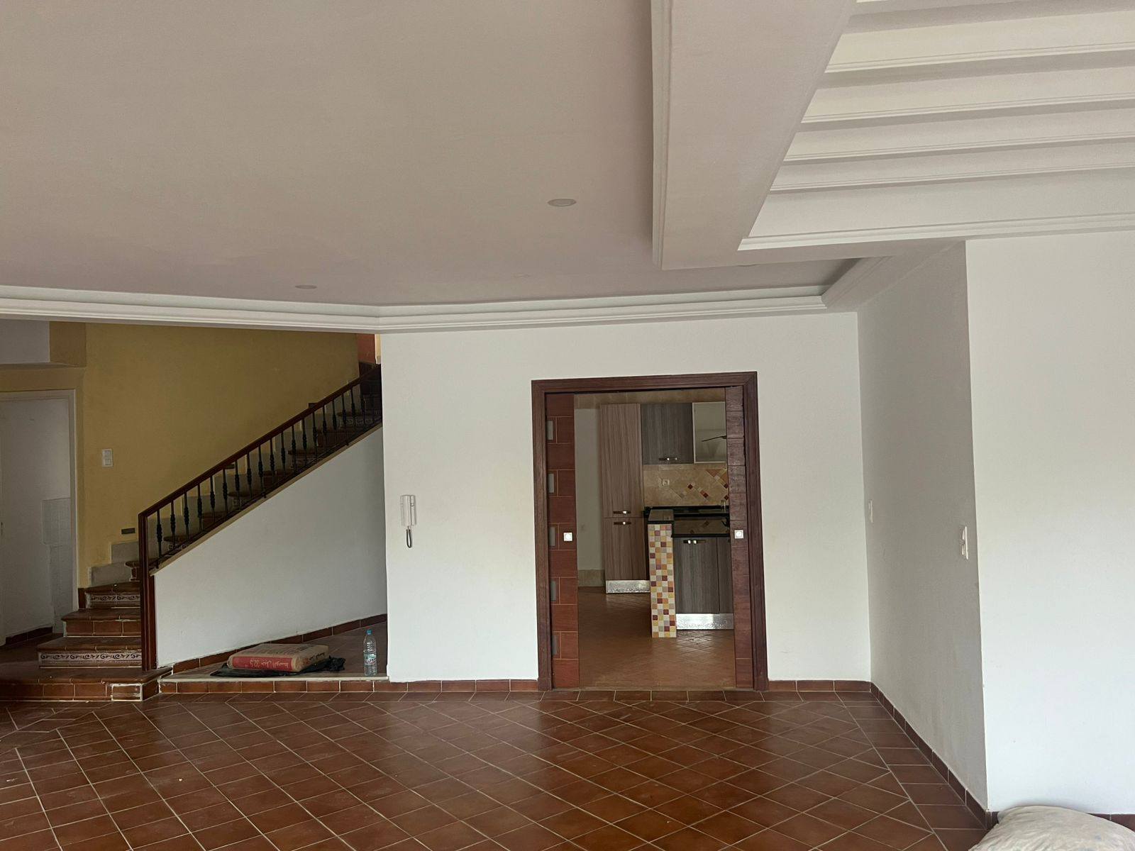 La Soukra Chotrana 2 Location Appart. 4 pices Villa avec piscine