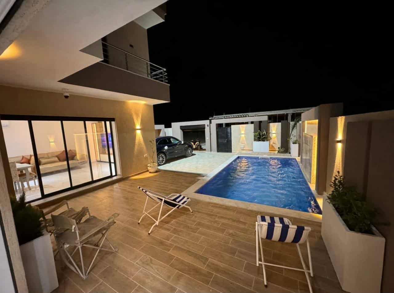 Hammam El Ghezaz Ezzahra Vente Maisons Villa avec piscine  ezzahra hammem ghzez