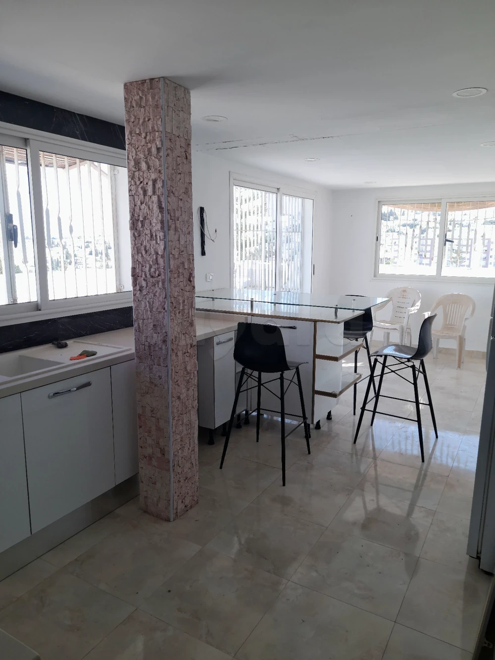 Ariana Ville Cite Ennasr 2 Location Appart. 4 pices Etage de villa s3 avec terrasse  ennasr 2