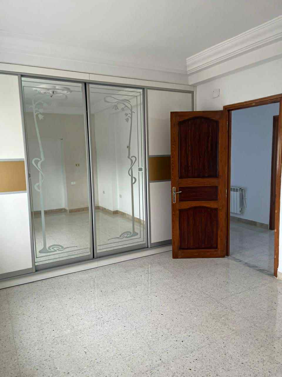 El Menzah El Menzah 4 Location Appart. 4 pices Etage de villa s3  menzah 4