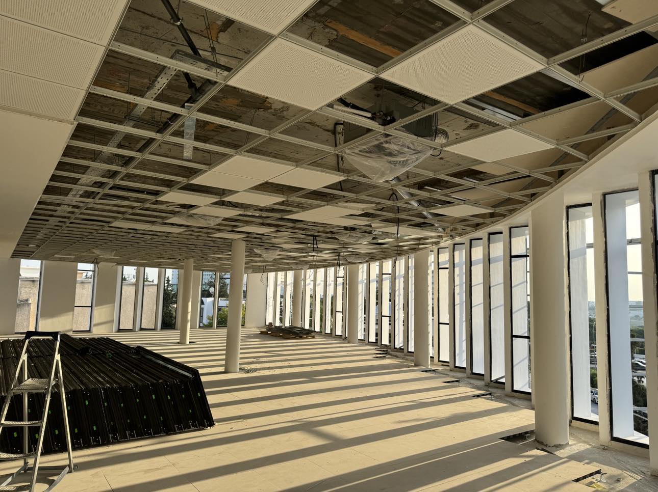 El Menzah Mutuelle Ville Bureaux & Commerces Bureau Super bureau 1350 m2 ths  notre dame manar