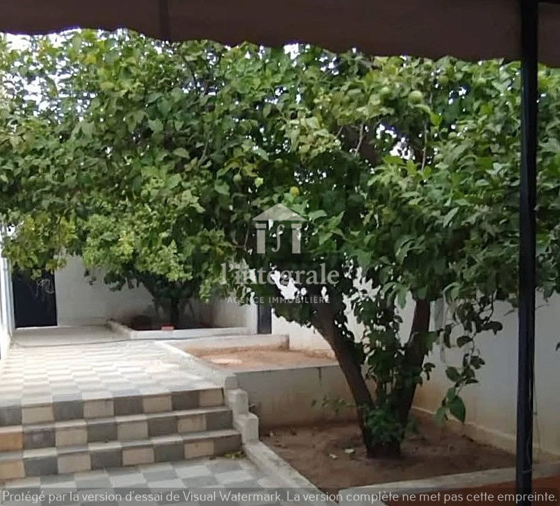 Ariana Ville Cite Ennasr 1 Location Maisons Rez de chausse avec garage et jardin