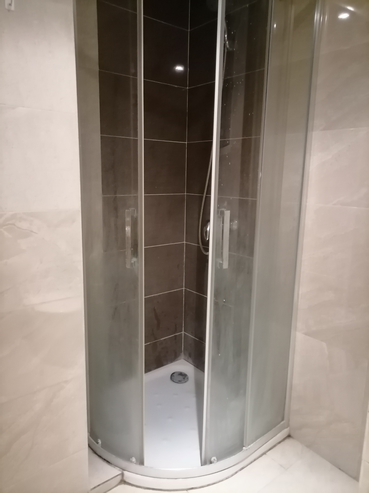 La Marsa El Aouina Location Appart. 1 pice Direct propritaire spacieux s1 nouvelle soukra