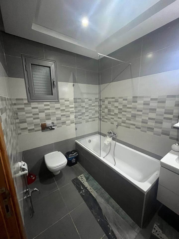 La Marsa El Aouina Location Appart. 1 pice S plus 1 richement meuble jardin de laouina