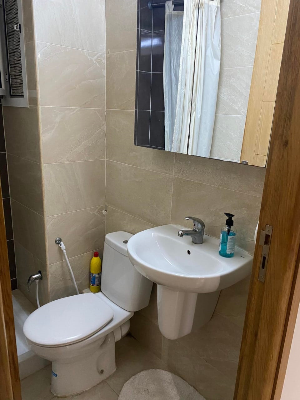La Marsa El Aouina Location Appart. 1 pice S plus 1 meuble wahat rsd zayatine