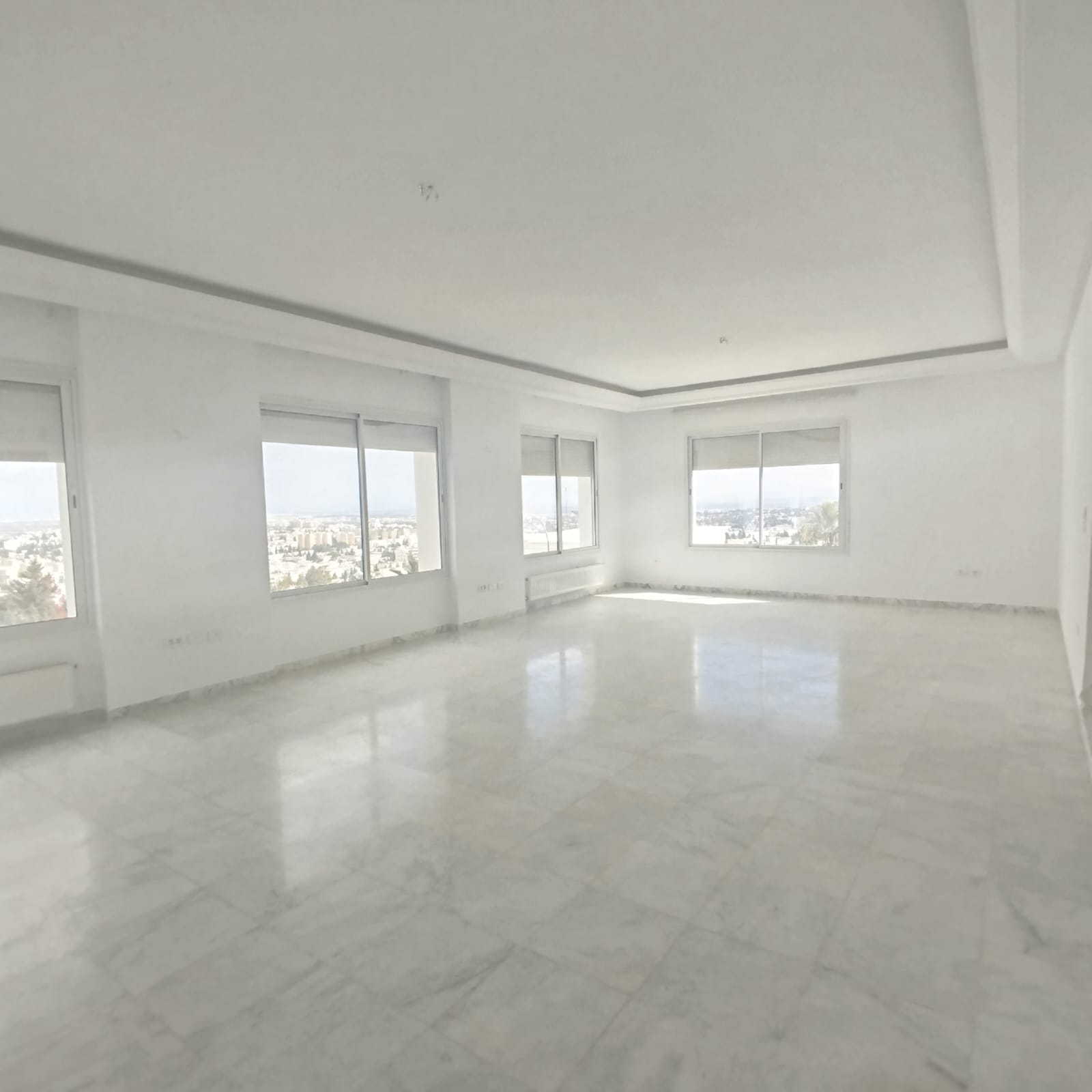 El Menzah El Menzah 9 Location Appart. 5 pices+ Une belle villa de 3 niveaux  menzah9c