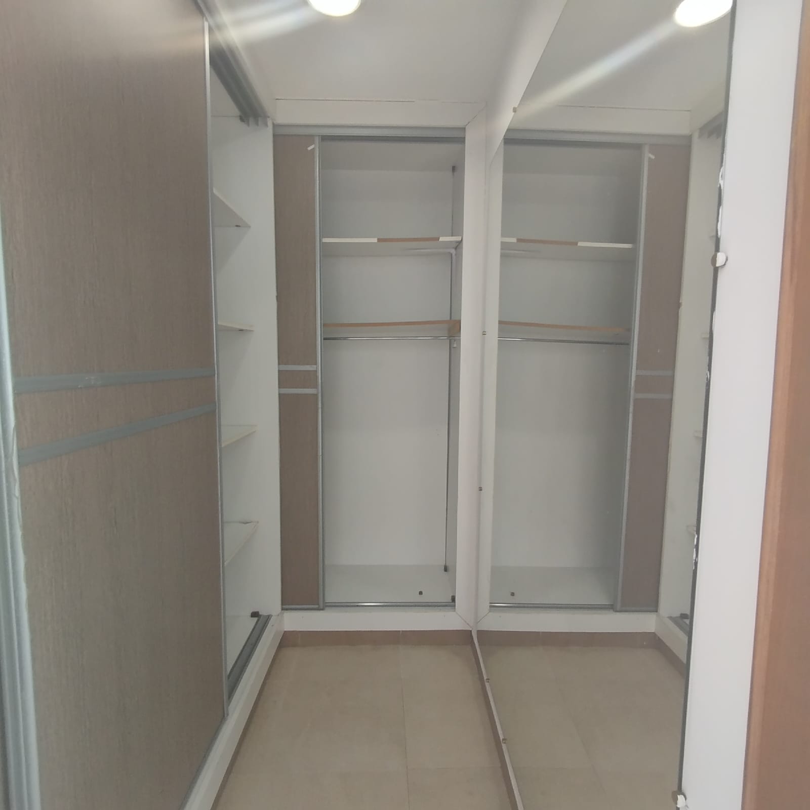 El Menzah El Menzah 9 Location Appart. 5 pices+ Une belle villa de 3 niveaux  menzah9c