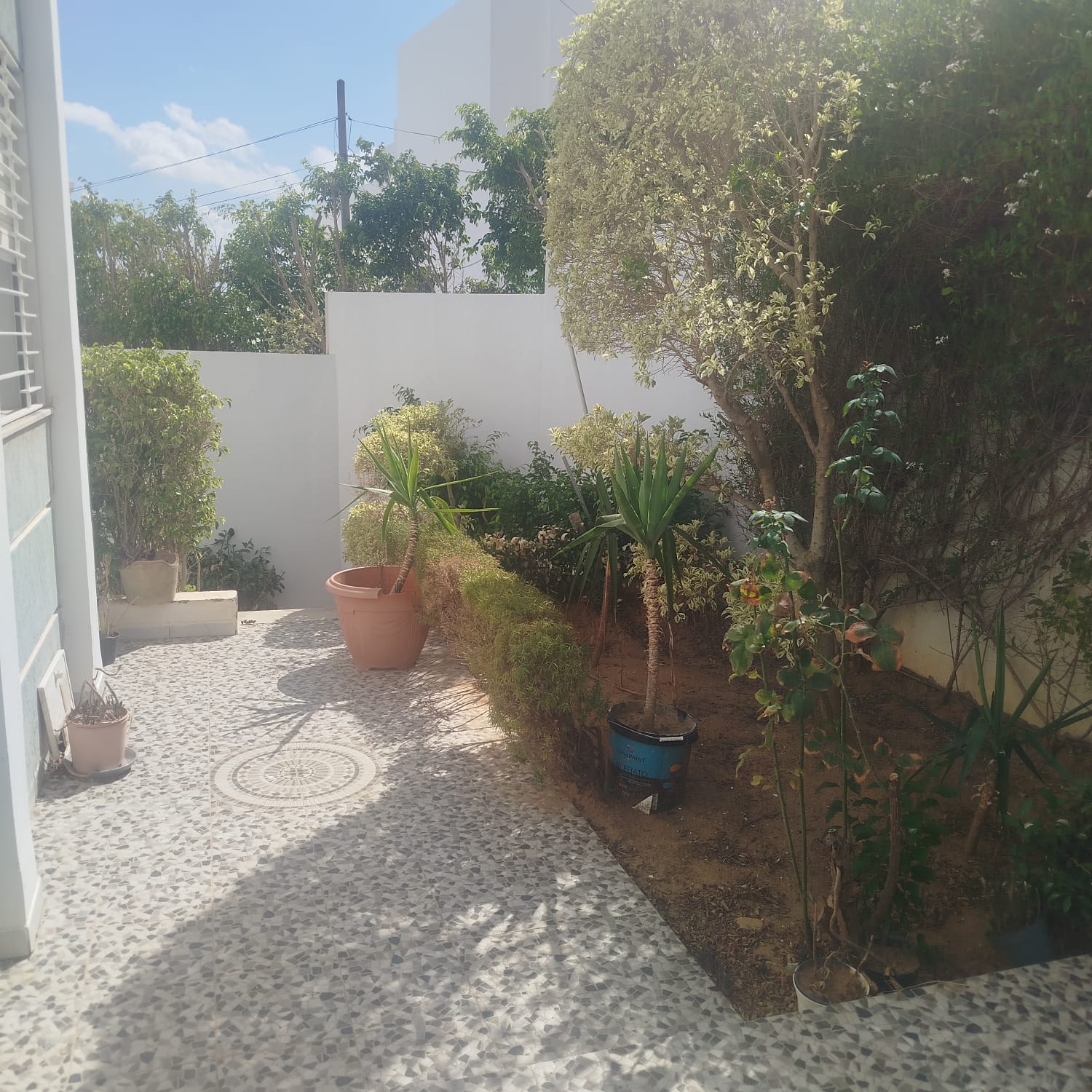 El Menzah El Menzah 9 Location Appart. 5 pices+ Une belle villa de 3 niveaux  menzah9c