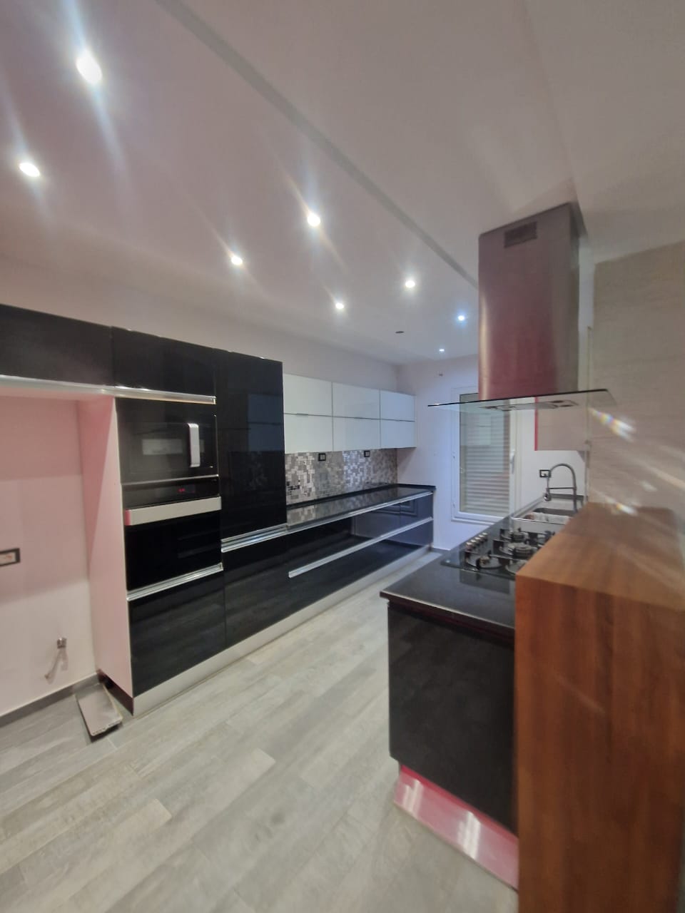 Ariana Ville Riadh Landlous Vente Maisons Une ravissante villa avec piscine  riadh andalous