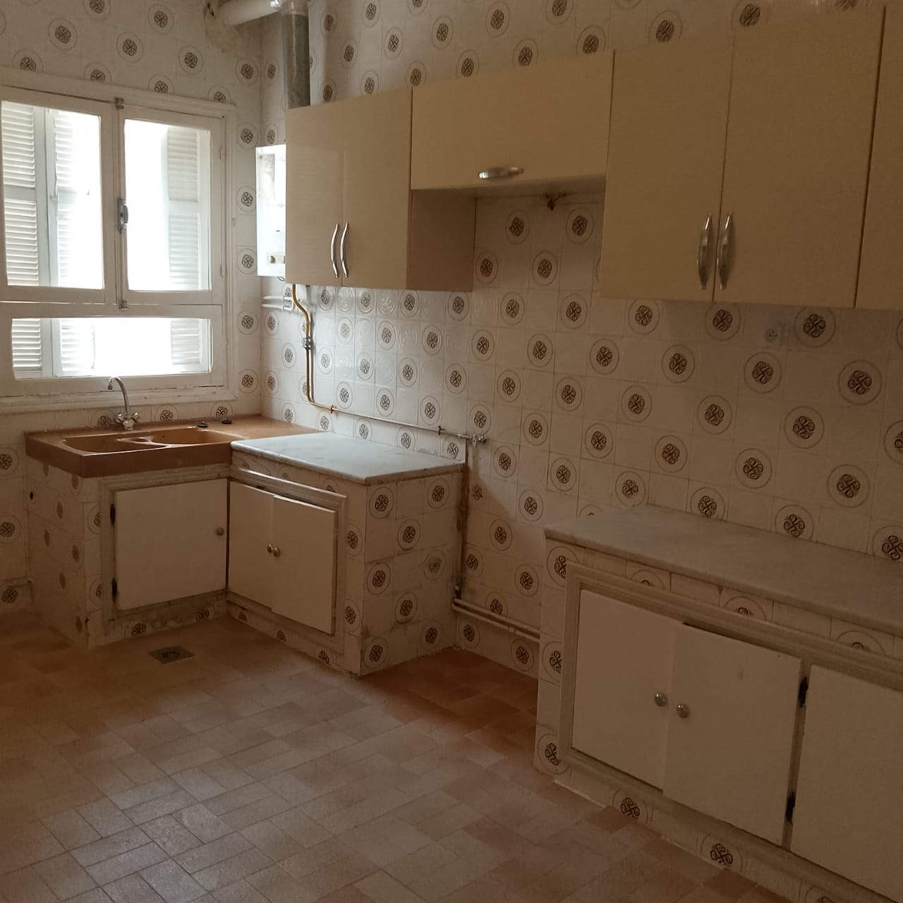 Ariana Ville El Menzah 6 Location Appart. 5 pices+ Un tage de villa de 5 pices  menzah6