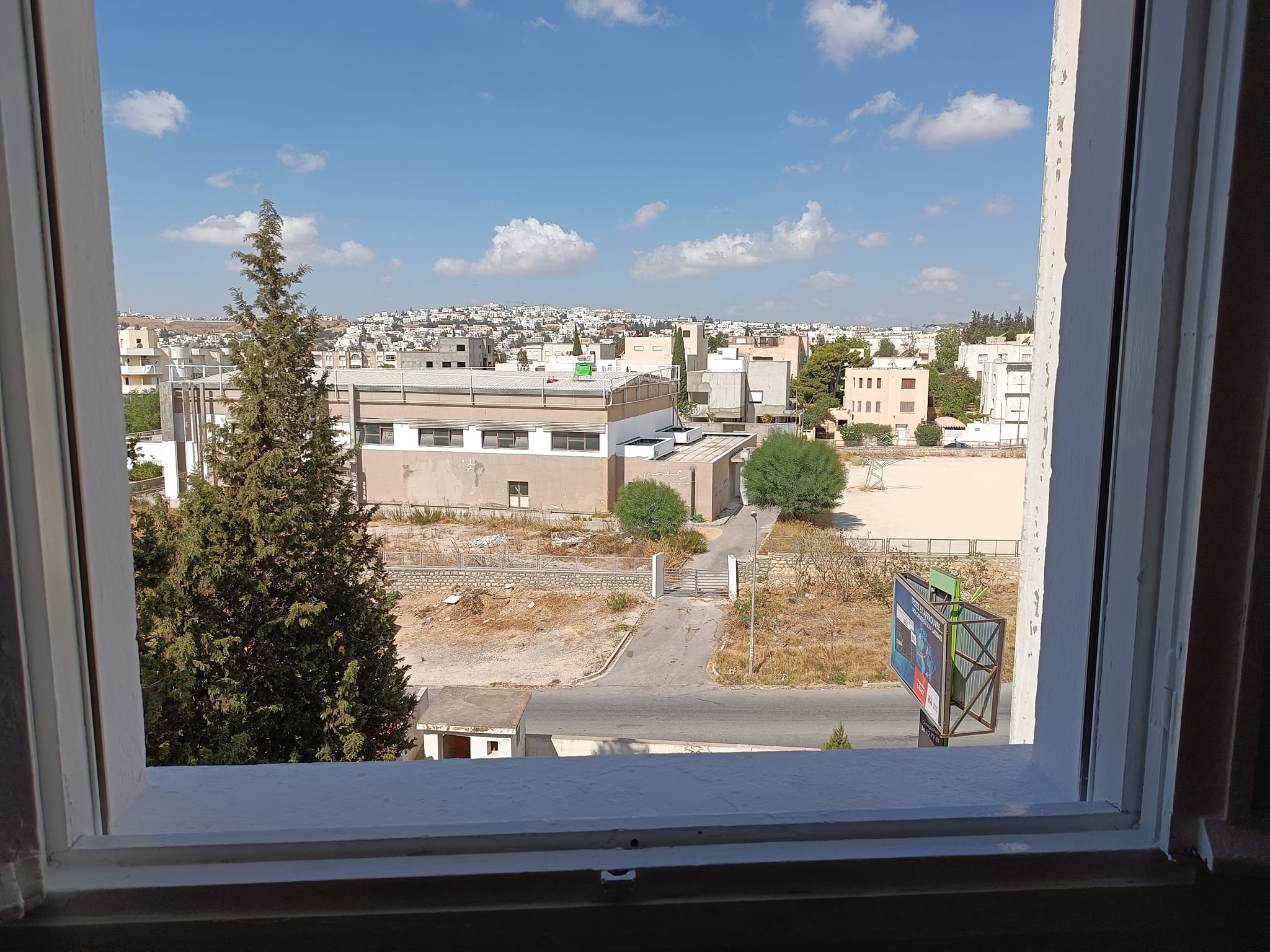 Ariana Ville El Menzah 7 Location Appart. 4 pices 3 ch et sallon