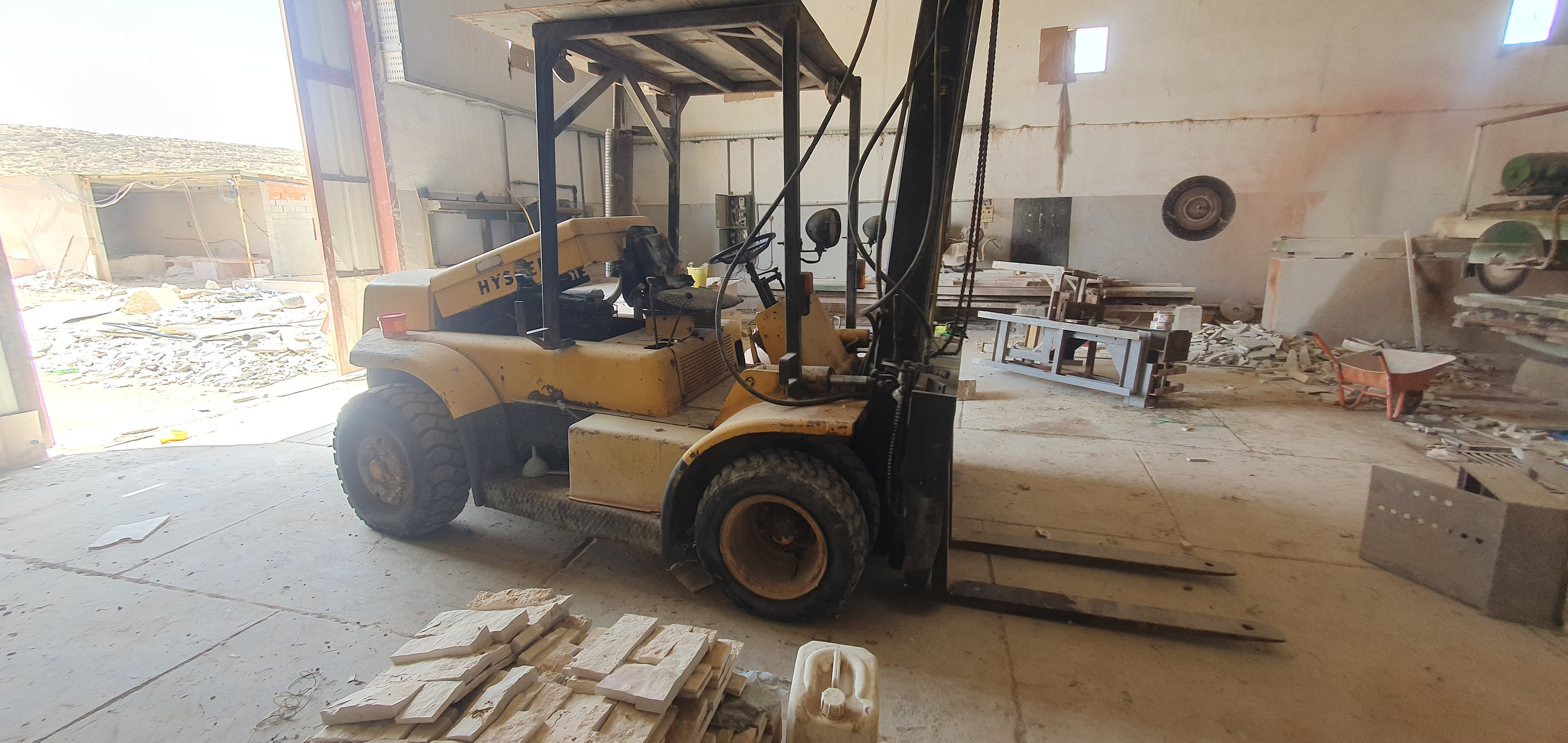 Medenine Nord Koutine Isuzu Autre Modle Chariot lvateur hyster 7 tonnes