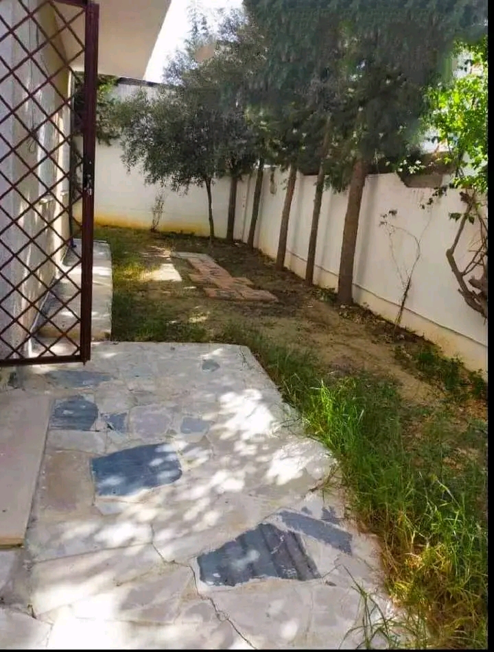 Mnihla Jardins d'el Menzah Location Appart. 4 pices Rdc  d'une villa s 3 jardin d'el manzeh 2