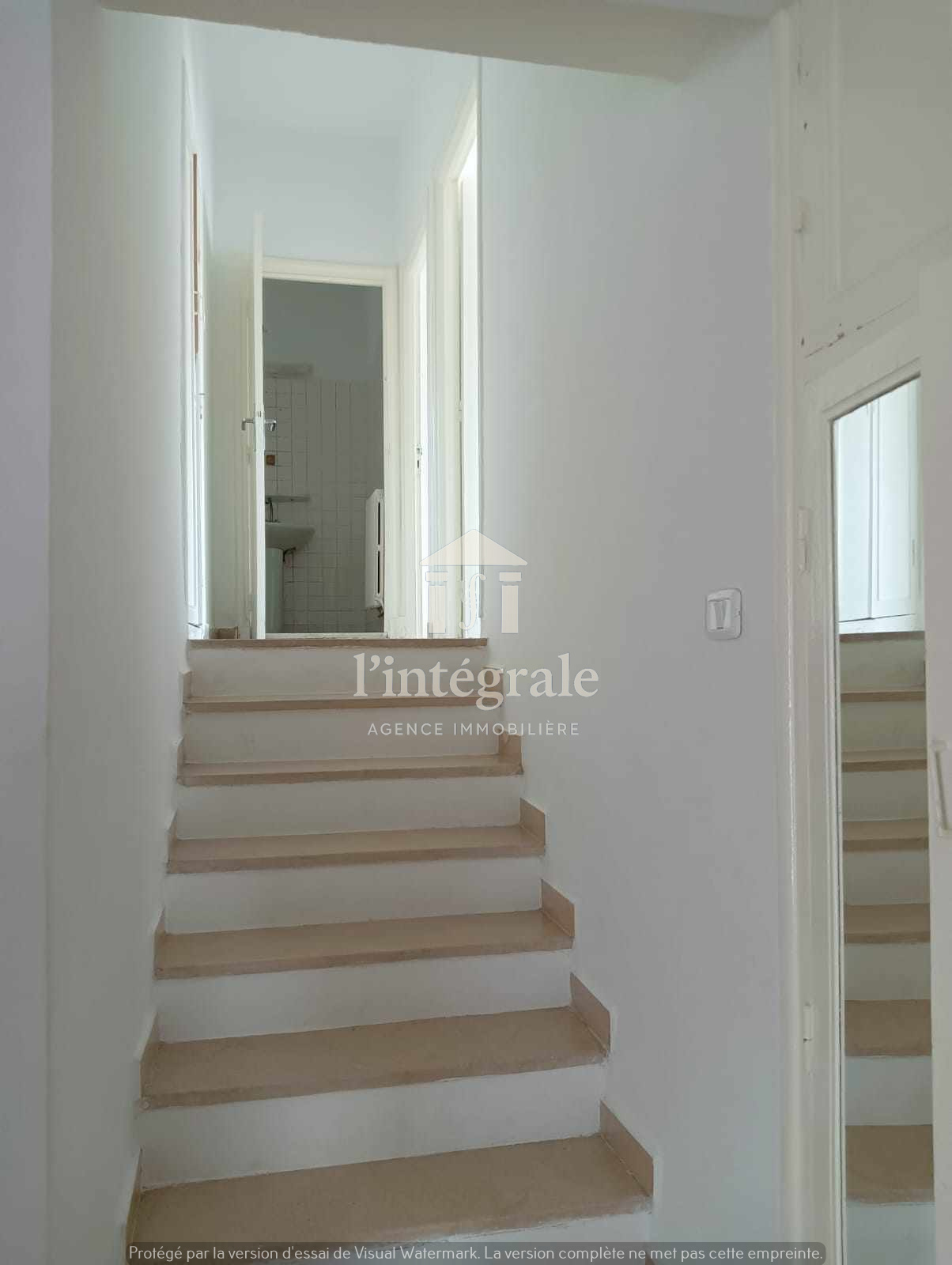 Ariana Ville El Menzah 5 Location Maisons Triplex s4 habitation ou bureautique