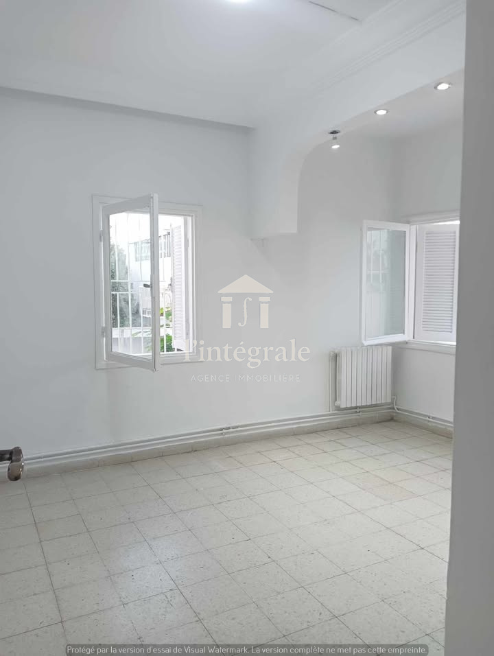Ariana Ville El Menzah 5 Location Maisons Triplex s4 habitation ou bureautique