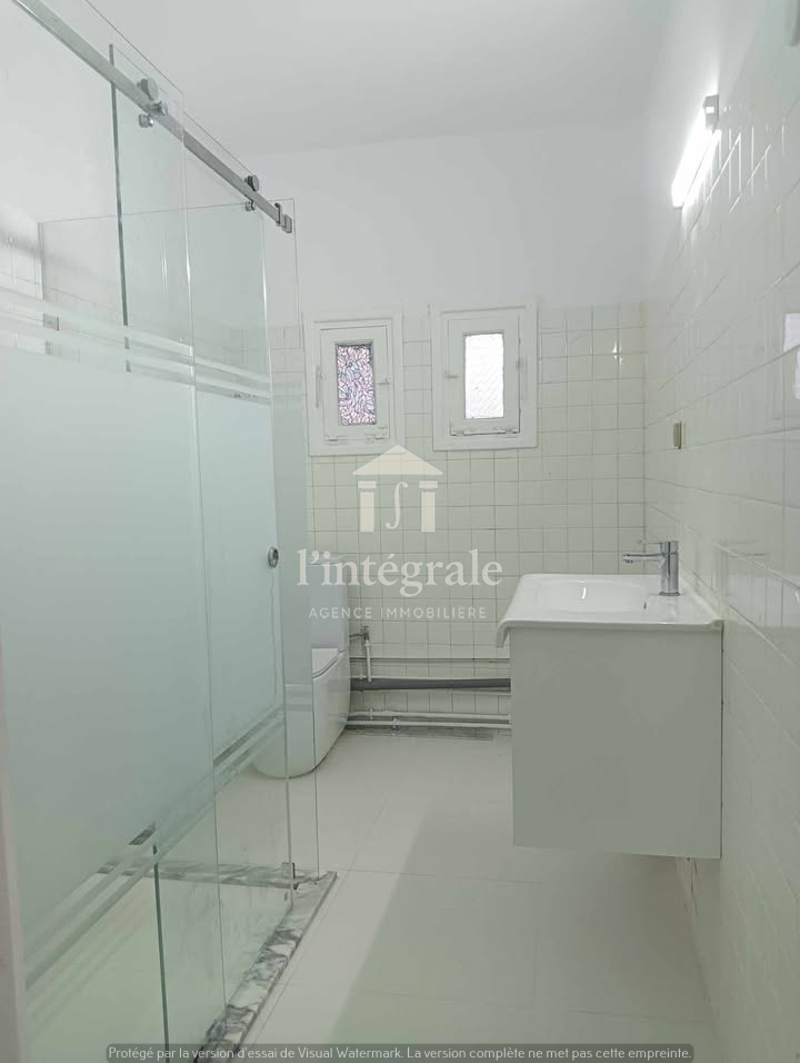 Ariana Ville El Menzah 5 Location Maisons Triplex s4 habitation ou bureautique