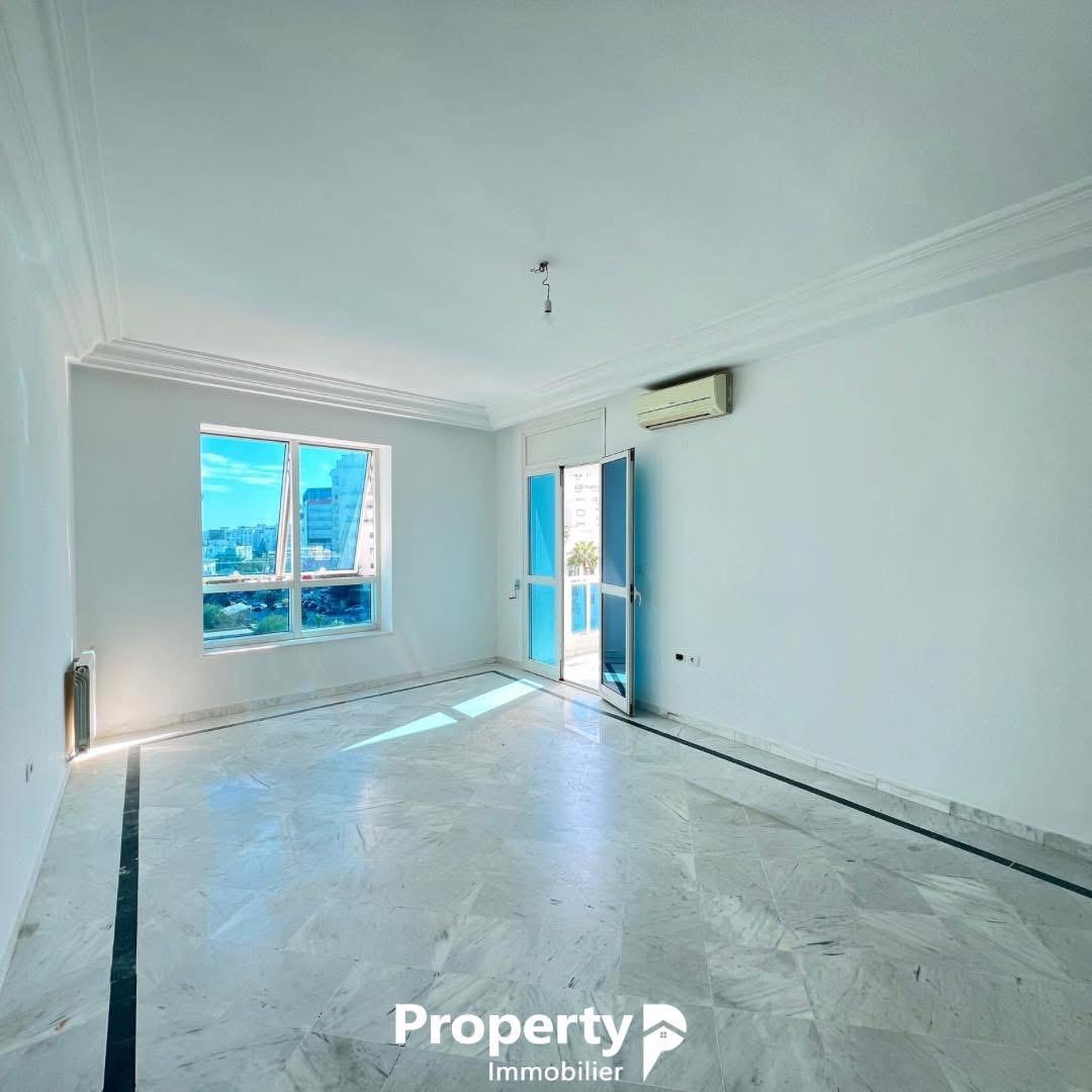 Ariana Ville Cite Ennasr 1 Location Appart. 5 pices+ Appartement s4 avec place de parking