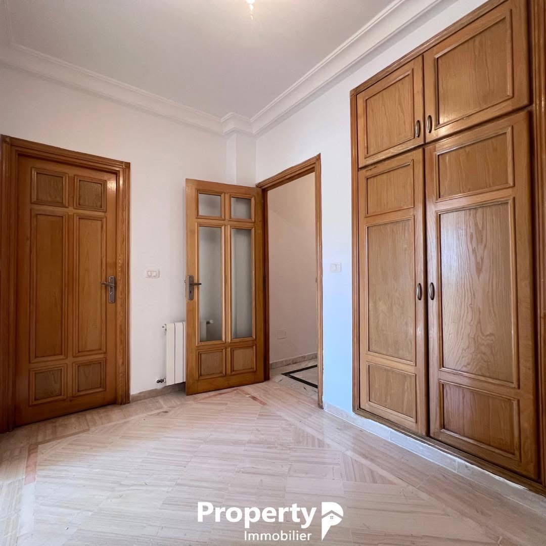 Ariana Ville Cite Ennasr 1 Location Appart. 5 pices+ Appartement s4 avec place de parking