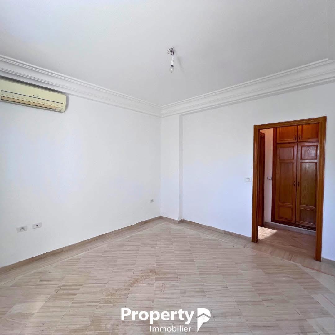 Ariana Ville Cite Ennasr 1 Location Appart. 5 pices+ Appartement s4 avec place de parking