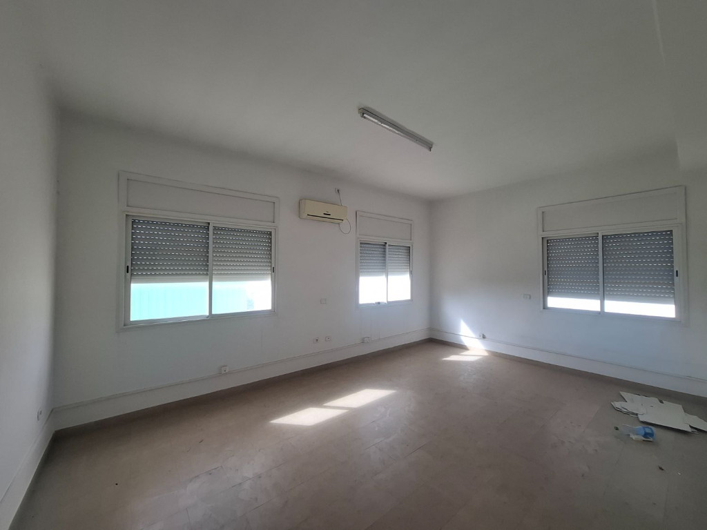 Fouchana Zone Industrielle El Meghira Bureaux & Commerces Bureau Bureau h4  mghira