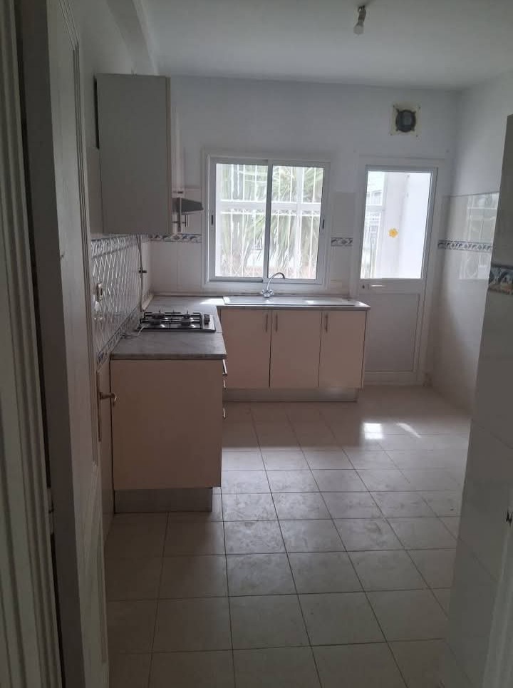 La Soukra La Soukra Location Appart. 4 pices S3 rdc soukra zone monoprix