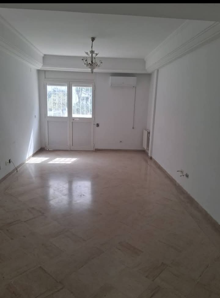 La Soukra La Soukra Location Appart. 4 pices S3 rdc soukra zone monoprix