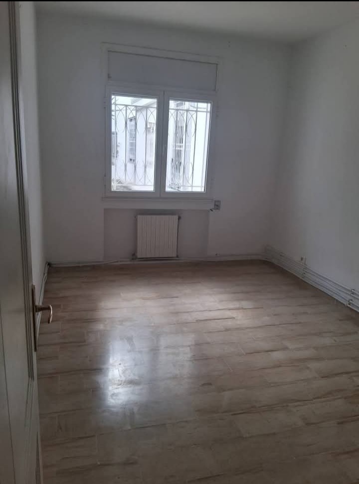 La Soukra La Soukra Location Appart. 4 pices S3 rdc soukra zone monoprix