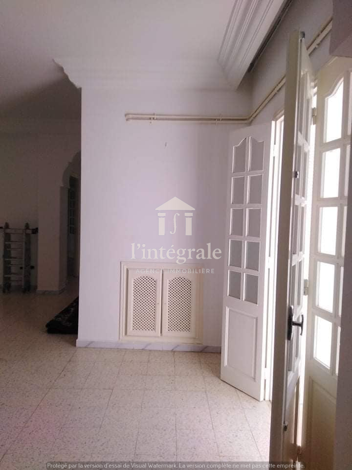 Ariana Ville Cite Ennasr 2 Location Appart. 4 pices Grand et lumineux s3