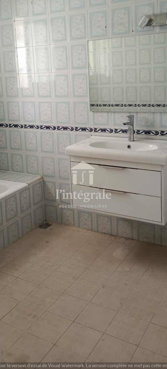 Ariana Ville Cite Ennasr 2 Location Appart. 4 pices Grand et lumineux s3