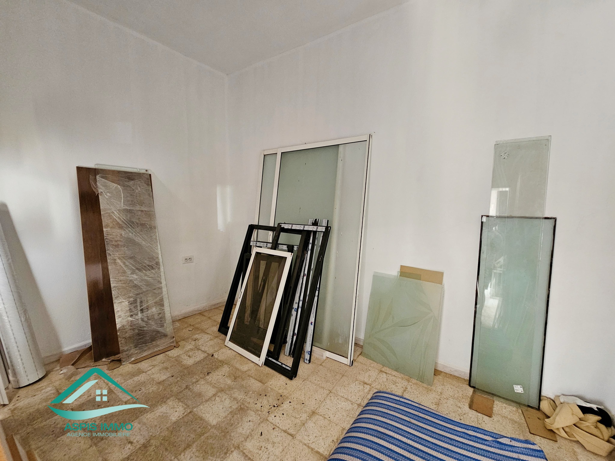 Kelibia Kelibia Vente Autre Vt997 garage 200 m2  kelibia