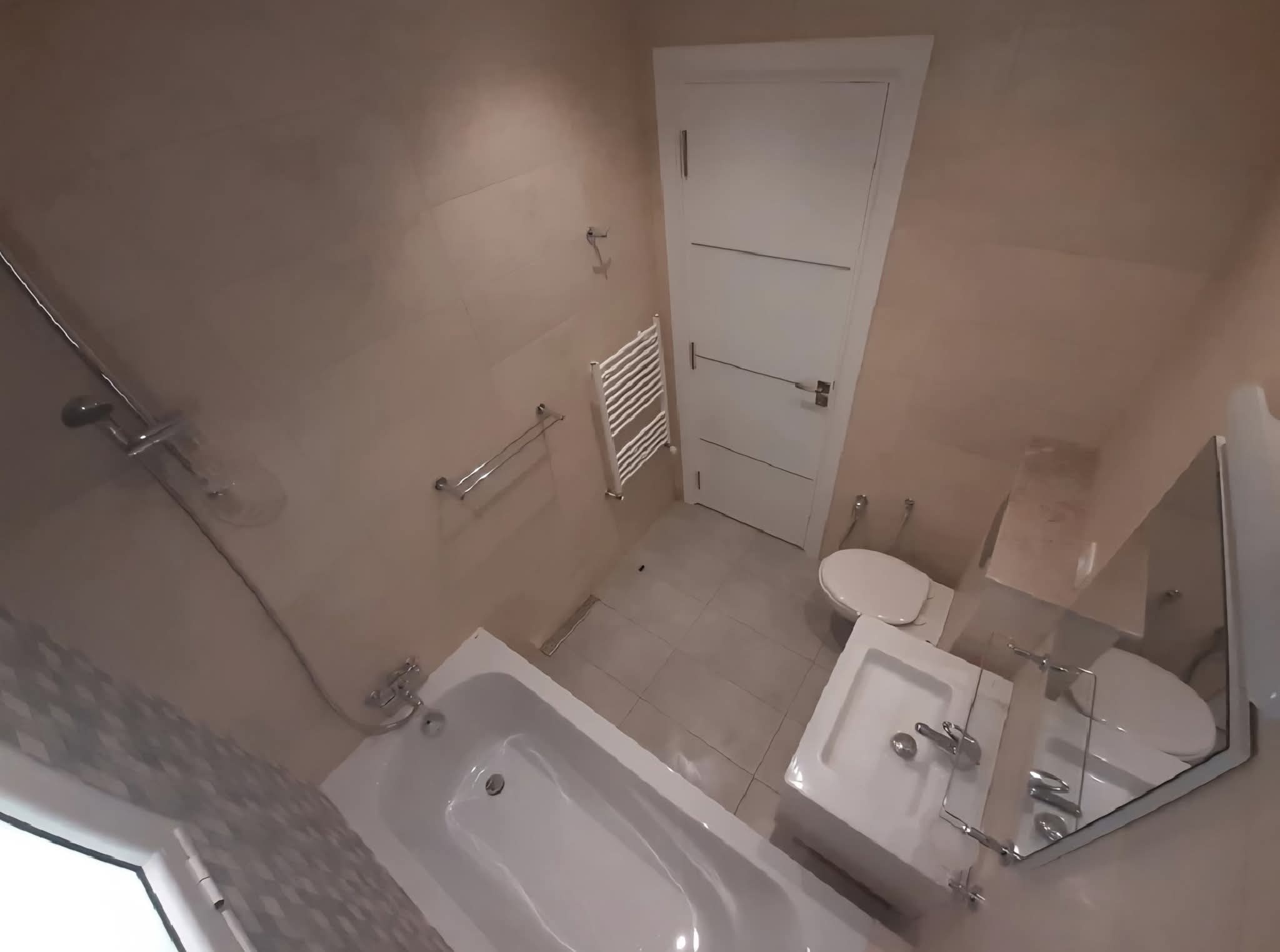 El Menzah El Manar 1 Location Appart. 2 pices Etage de villa s2 1100 manar 1