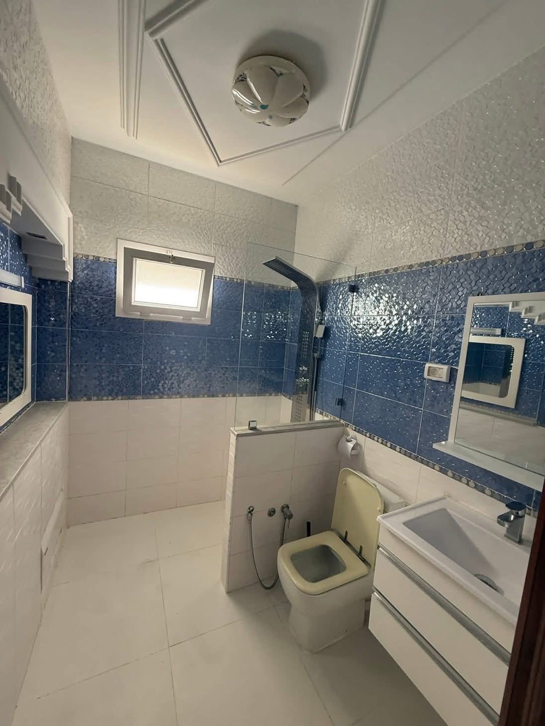 El Menzah El Menzah 4 Location Appart. 4 pices Etage de villa 1850 d menzah 4
