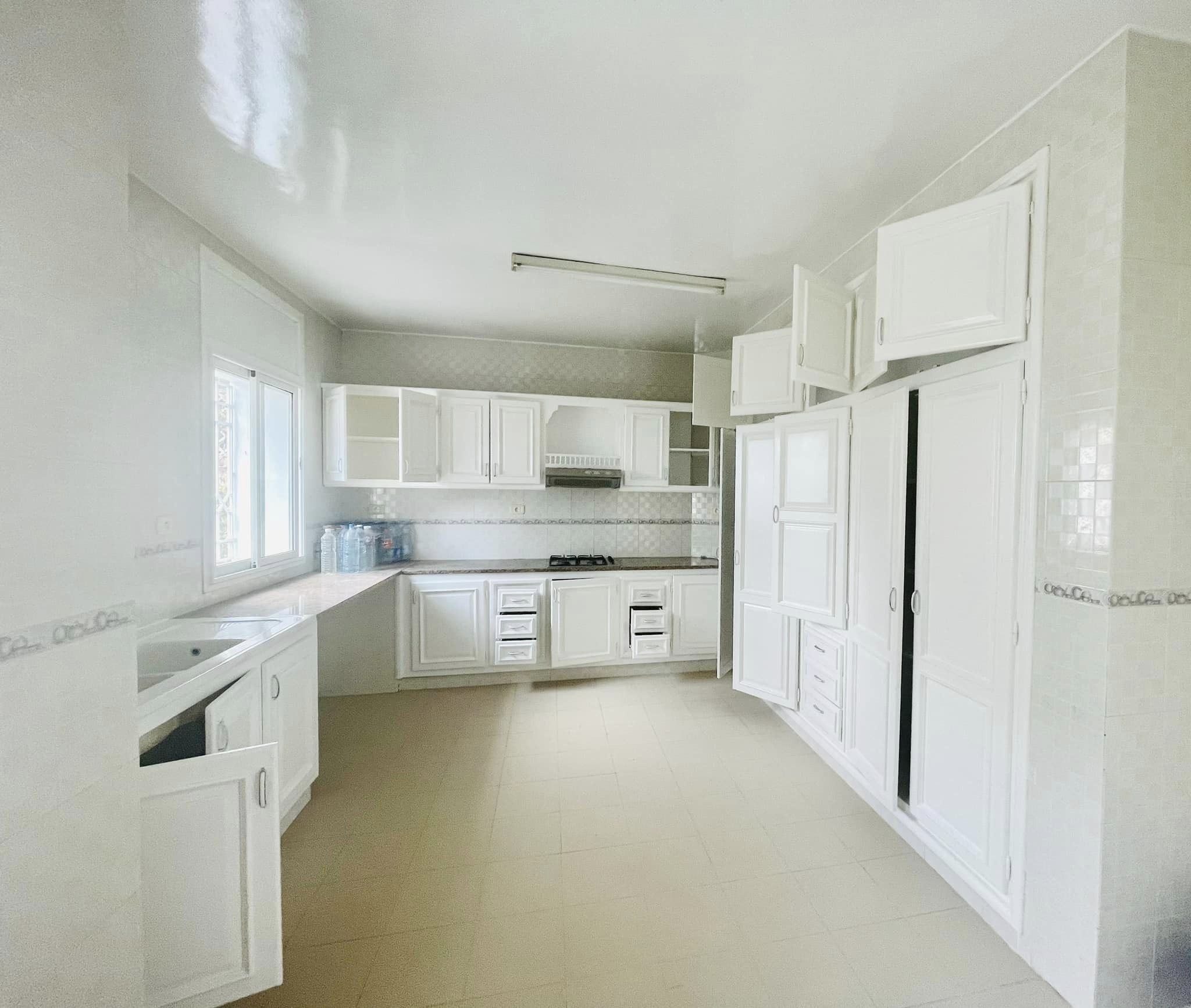 Ariana Ville Cite Ennasr 2 Location Appart. 4 pices S3 a ennasr 2 avec petite jardin