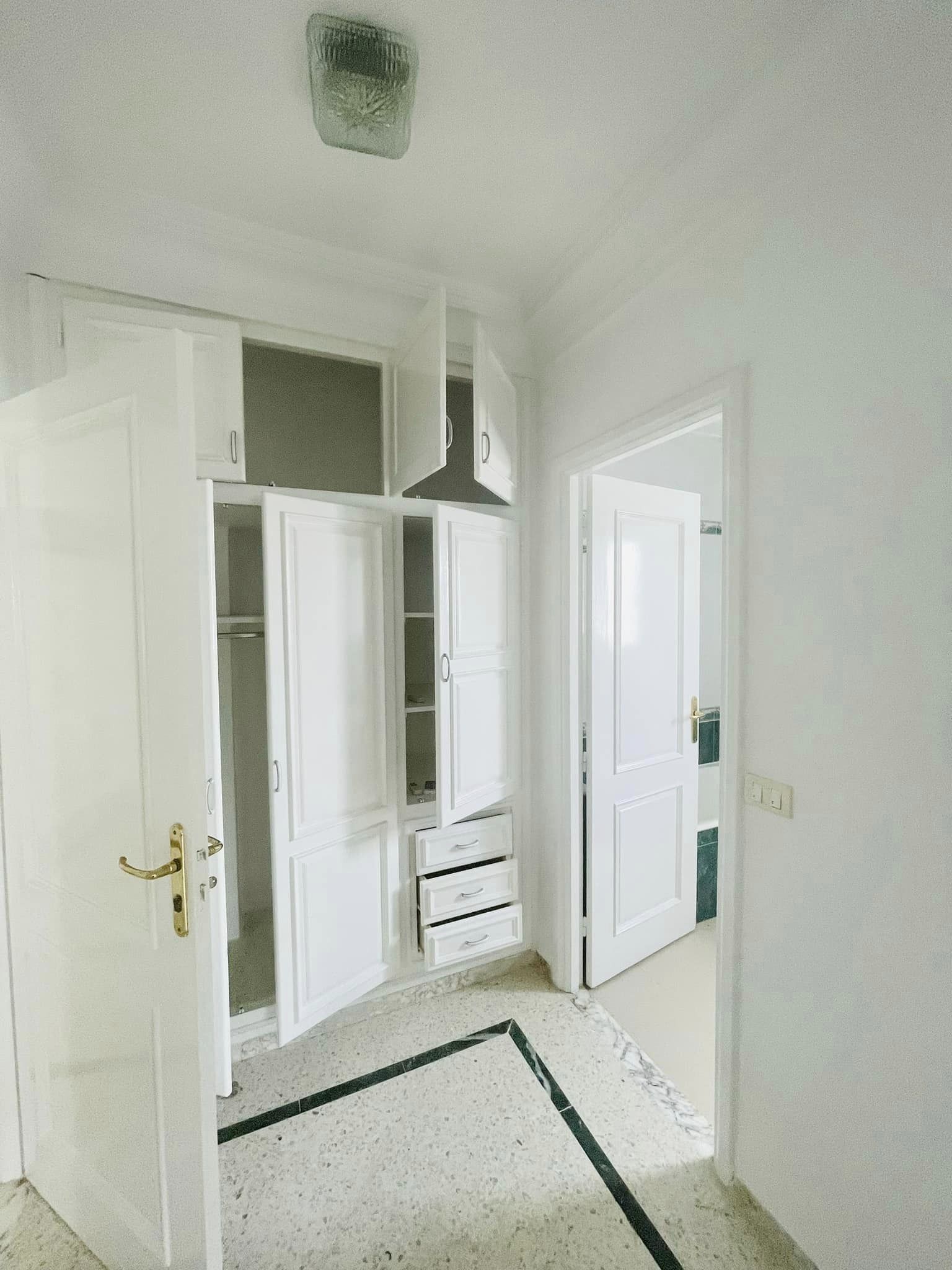 Ariana Ville Cite Ennasr 2 Location Appart. 4 pices S3 a ennasr 2 avec petite jardin