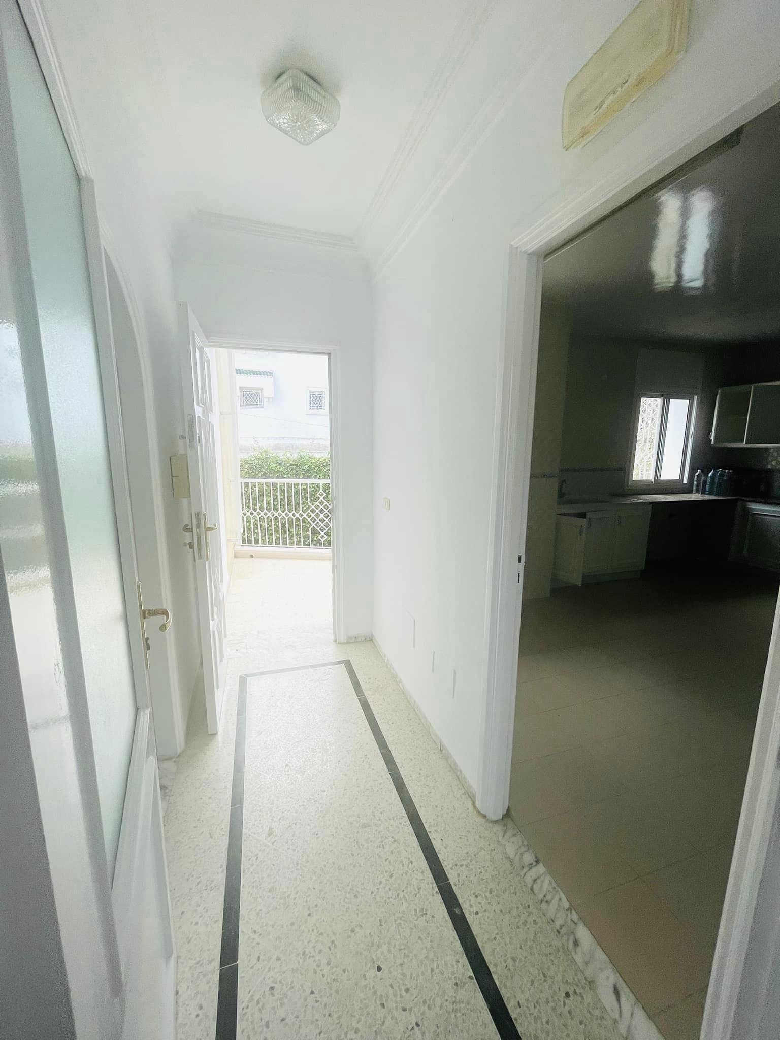 Ariana Ville Cite Ennasr 2 Location Appart. 4 pices S3 a ennasr 2 avec petite jardin