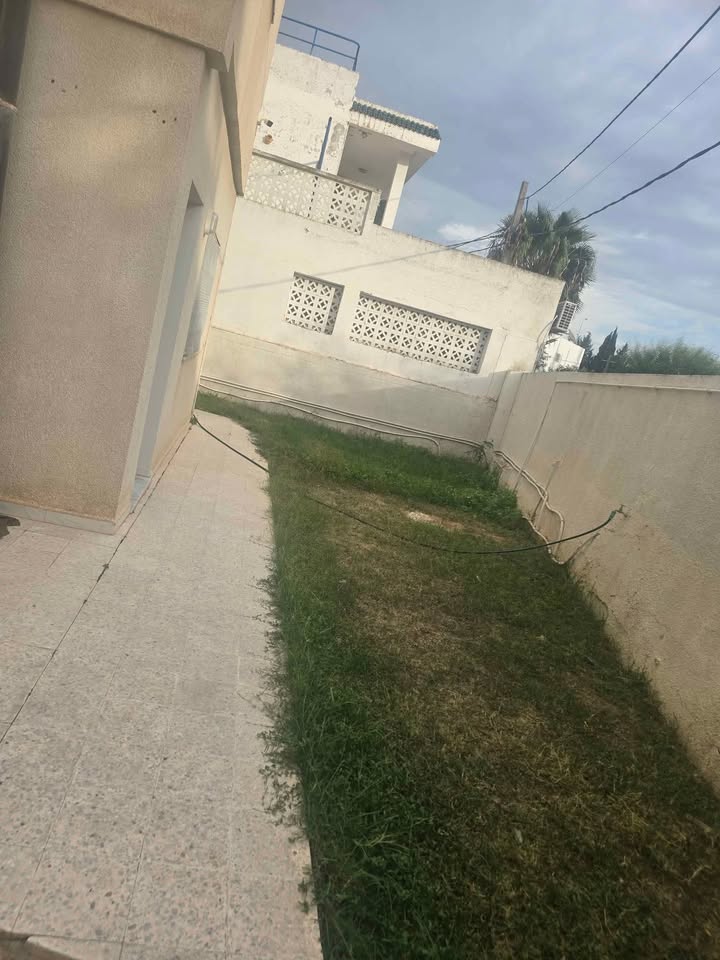 Ariana Ville El Menzah 5 Location Maisons Spacieux etage de villa