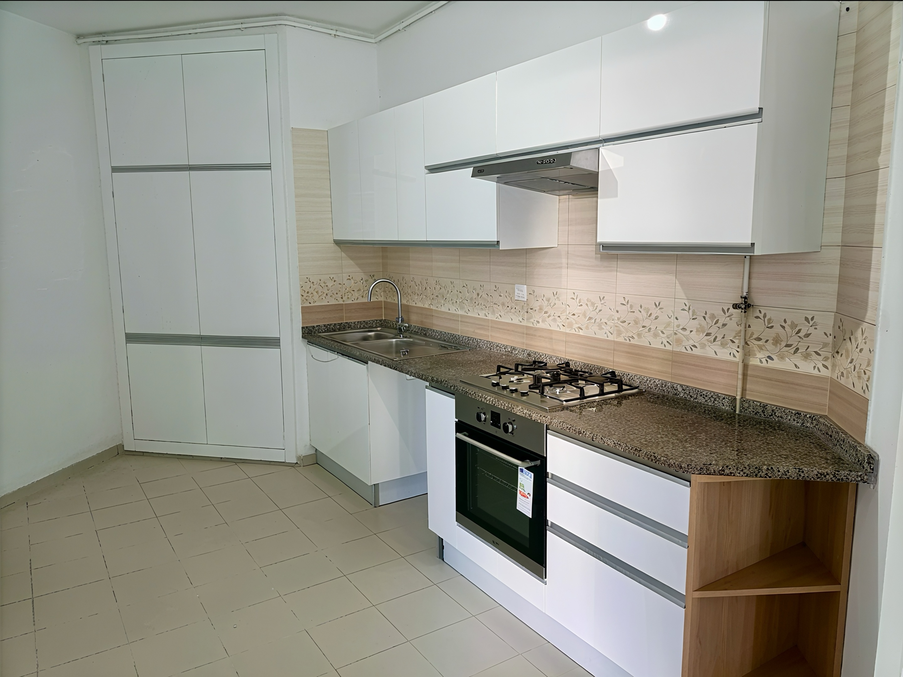 Cite El Khadra Zone urbaine nord Location Appart. 3 pices S2 au rez de chausse avec terrasse