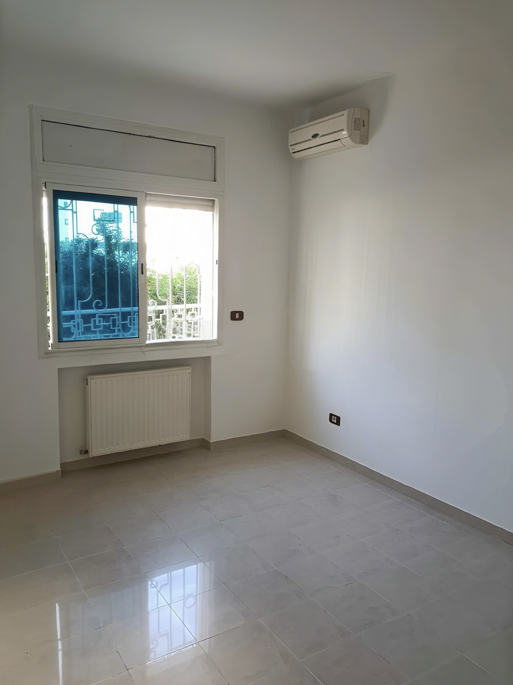 Cite El Khadra Zone urbaine nord Location Appart. 3 pices S2 au rez de chausse avec terrasse