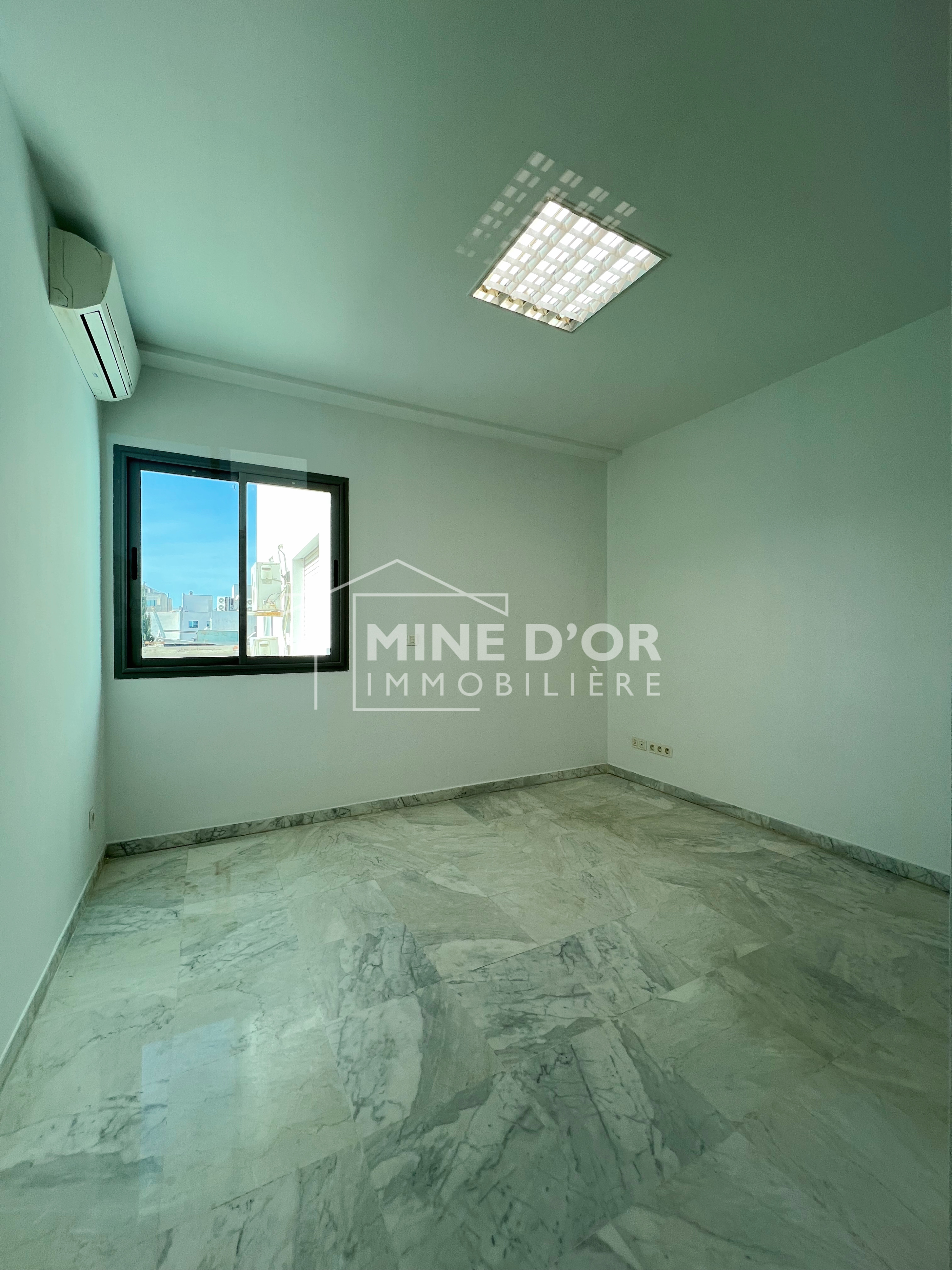 El Menzah Tunis Belvedere Bureaux & Commerces Bureau Bureau en hall plus trois pices  cite jardin