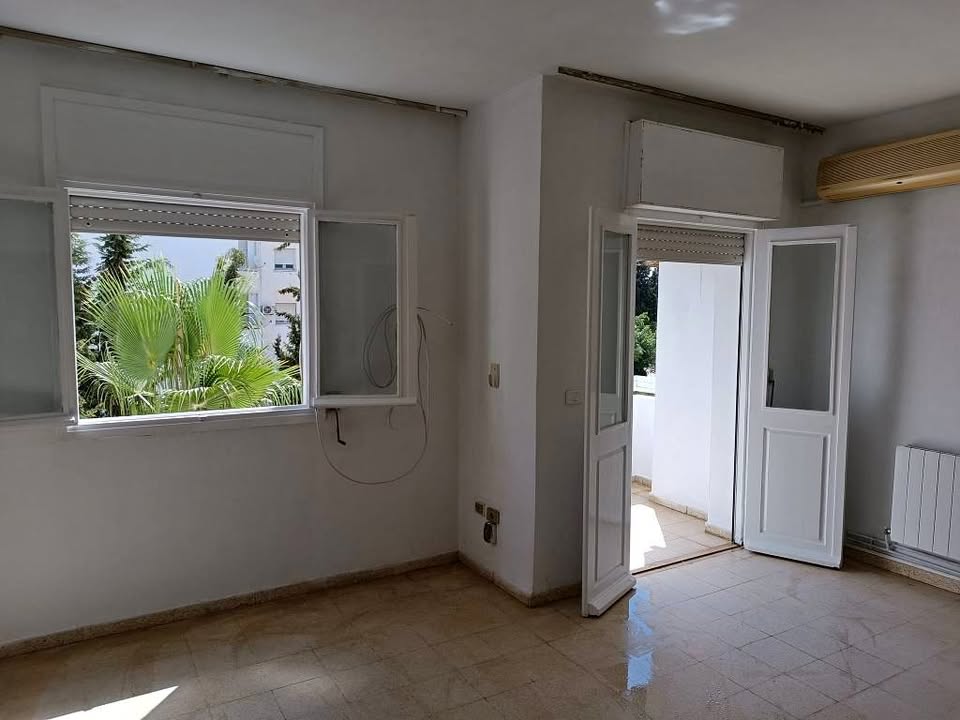 Ariana Ville El Menzah 7 Location Appart. 4 pices Un appartement en s3  menzah 7 grand hotel