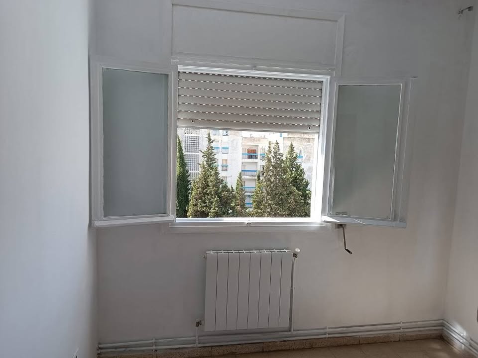 Ariana Ville El Menzah 7 Location Appart. 4 pices Un appartement en s3  menzah 7 grand hotel