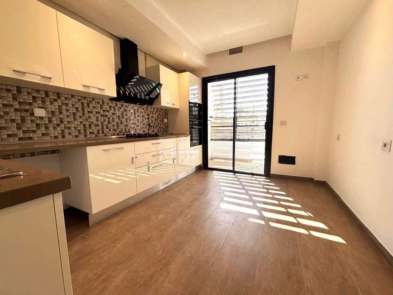 La Soukra La Soukra Location Appart. 3 pices Appartement s2 de 120m2  la soukra park