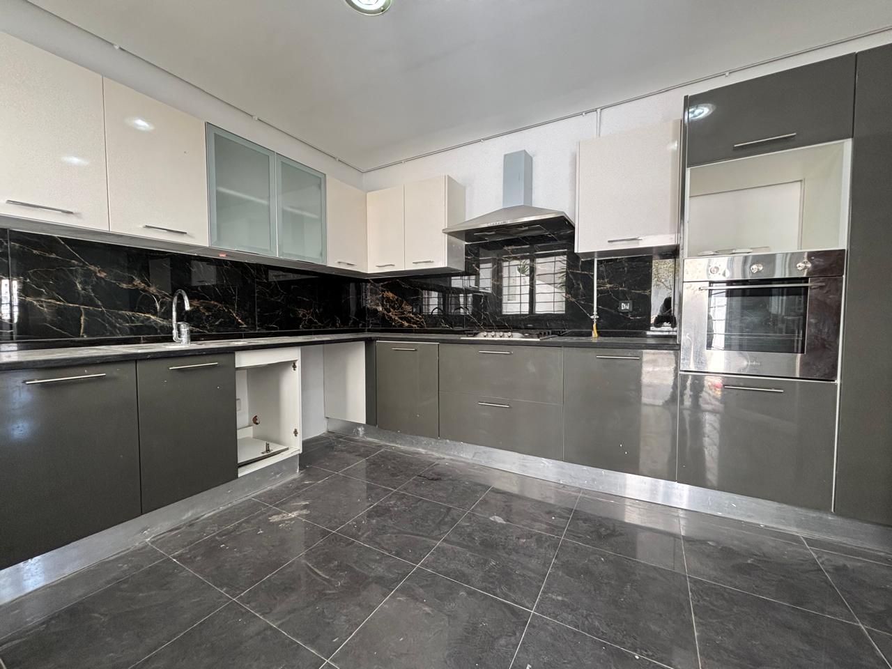 Ain Zaghouan Jardins de Carthage Location Appart. 4 pices Appartement s3 de 160m2 aux jardins de carthage