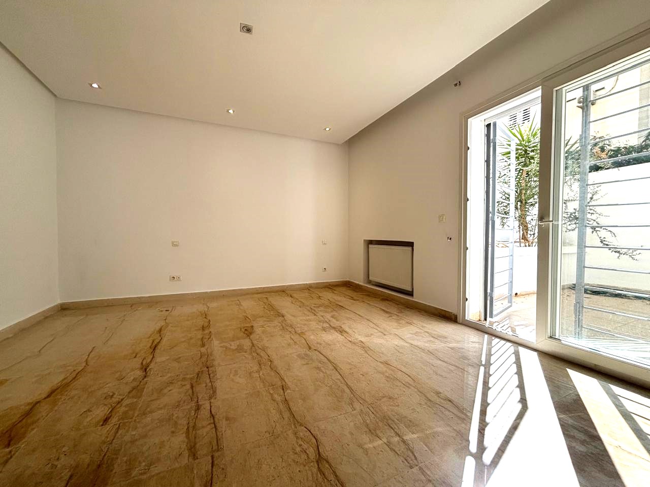 Ain Zaghouan Jardins de Carthage Location Appart. 4 pices Appartement s3 de 160m2 aux jardins de carthage